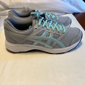 ASICS Size 9 wide Women’s worn once